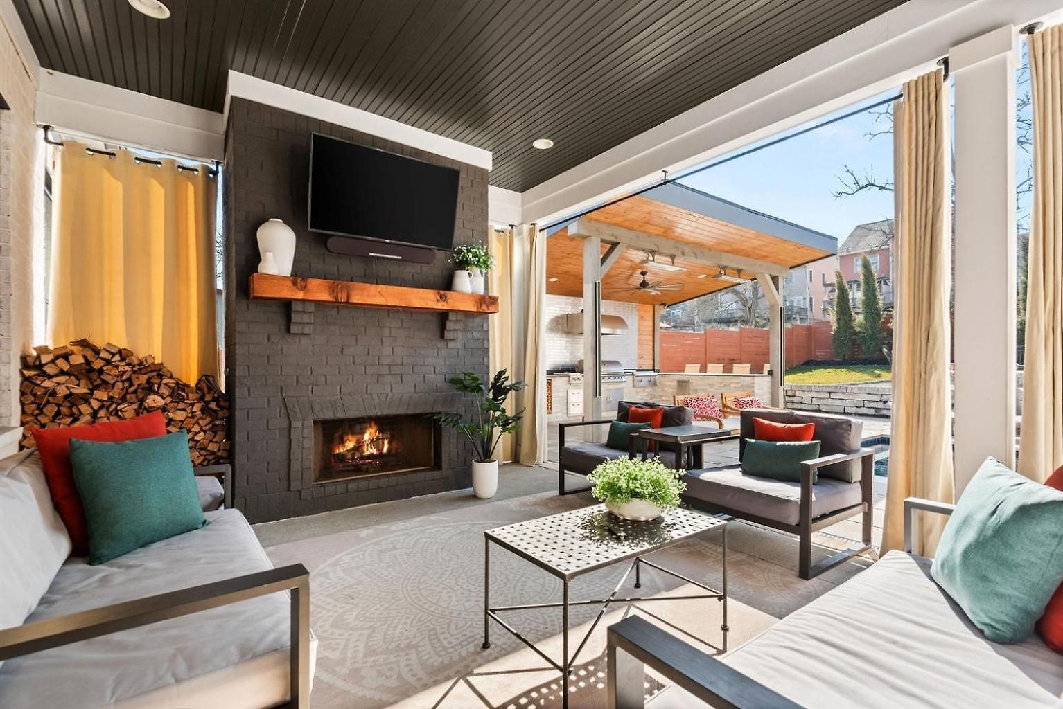 The Blue Note - Luxe Outdoor Retreat & Pool - Close To Downtown