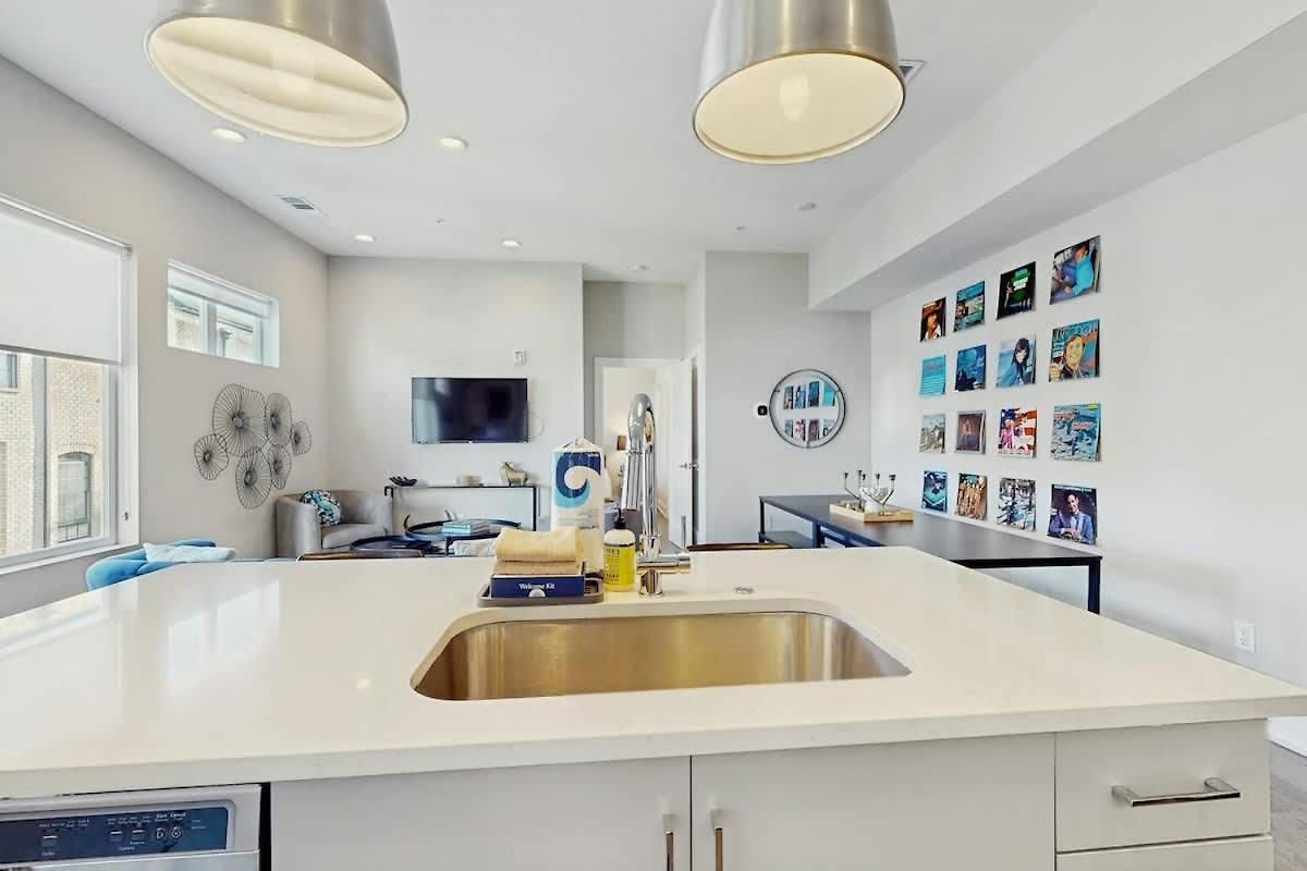 Downtown West End Retreat Near Broadway Holiday home Nashville