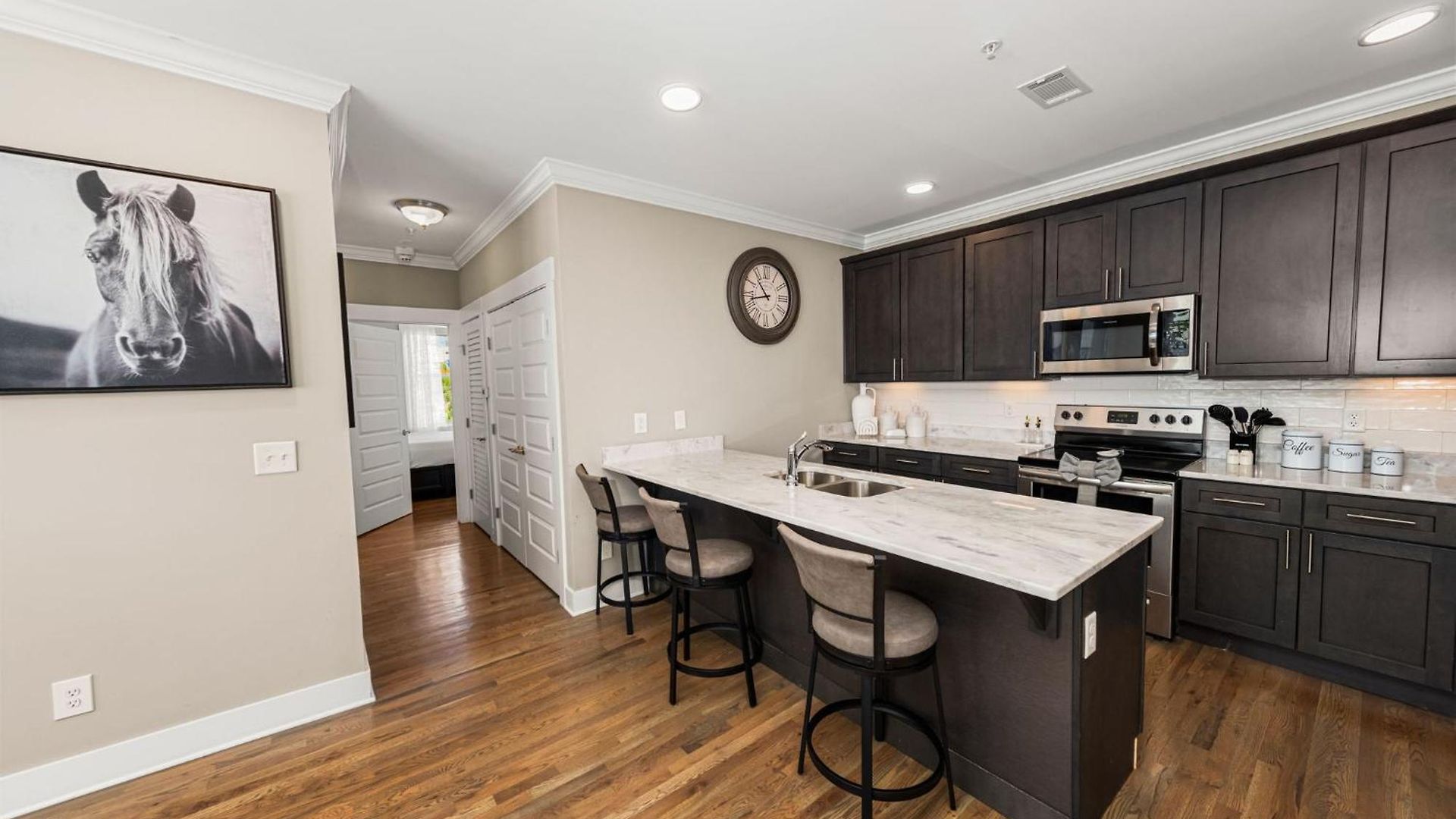Great Location 2 Bedroom Minutes To Downtown