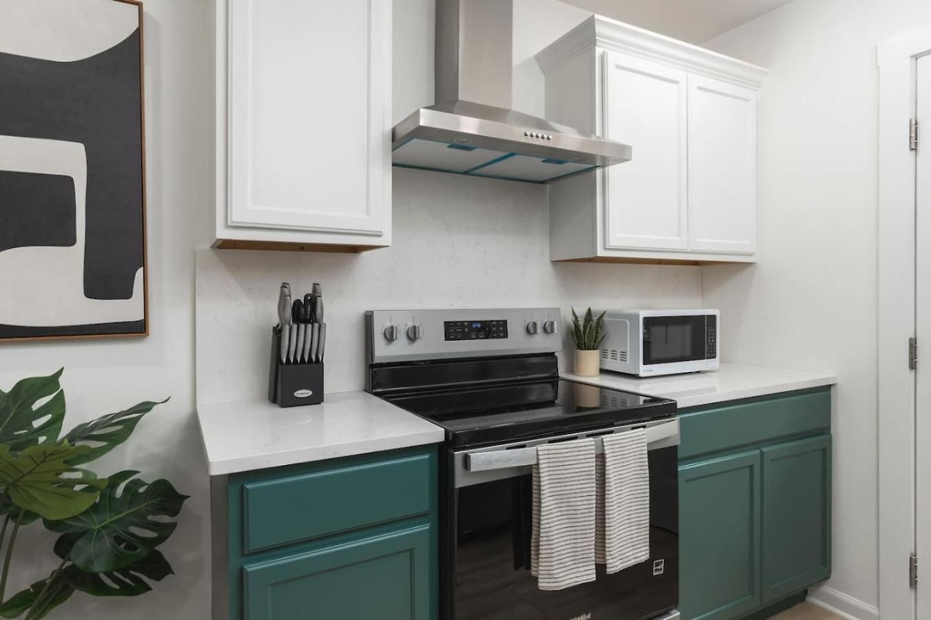 With Fenced In Yard And Firepit, Walk To Coffee And Food Holiday home Nashville