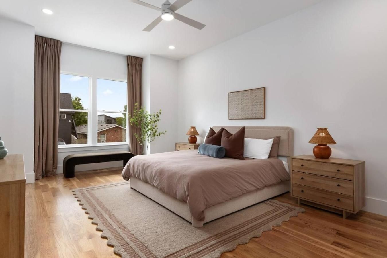 12 South With Rooftop Sauna, Wet Bar, And Two Car Garage * Nashville