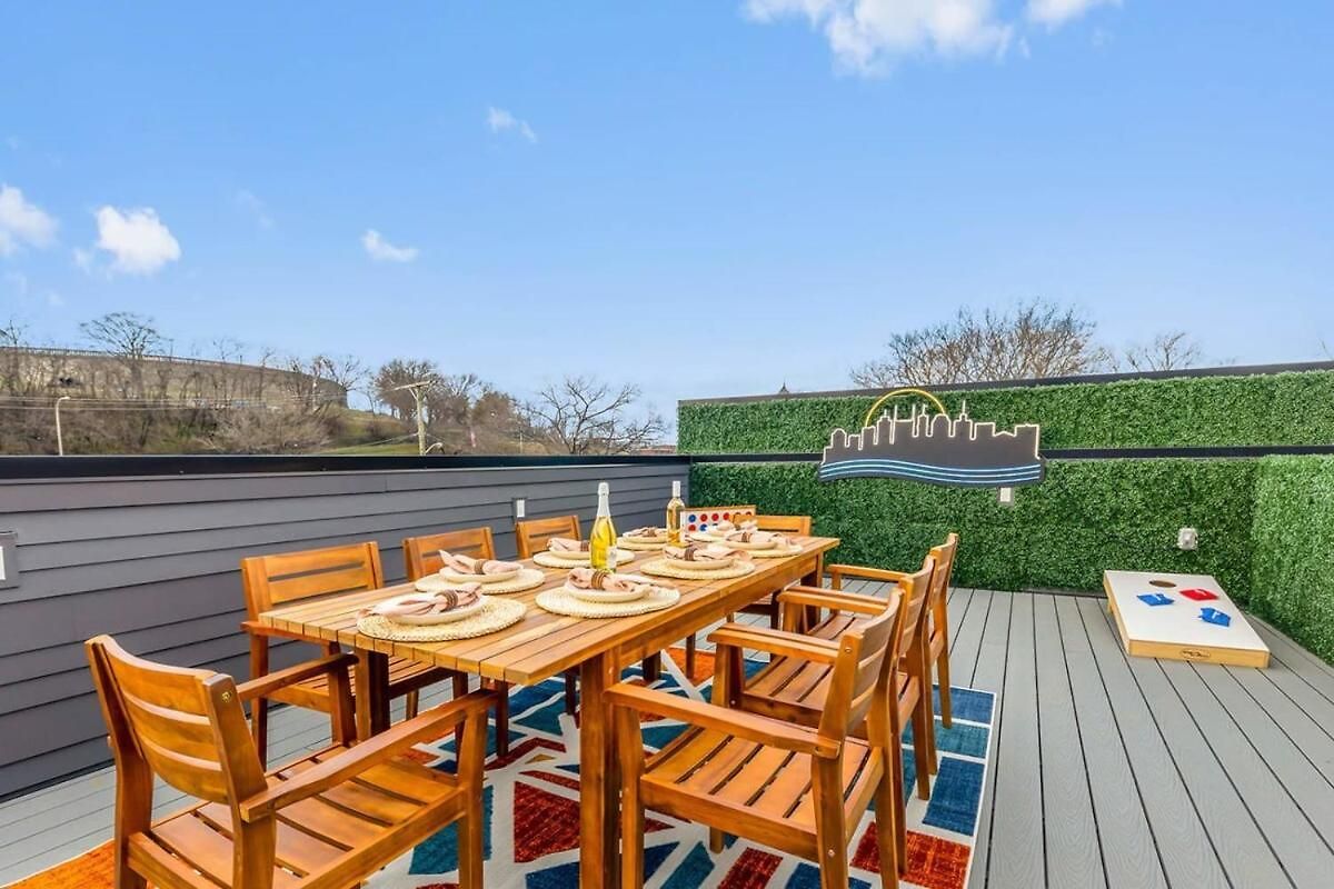 The Duet - Rooftop Lounge - 5 Mins To Broadway Holiday home