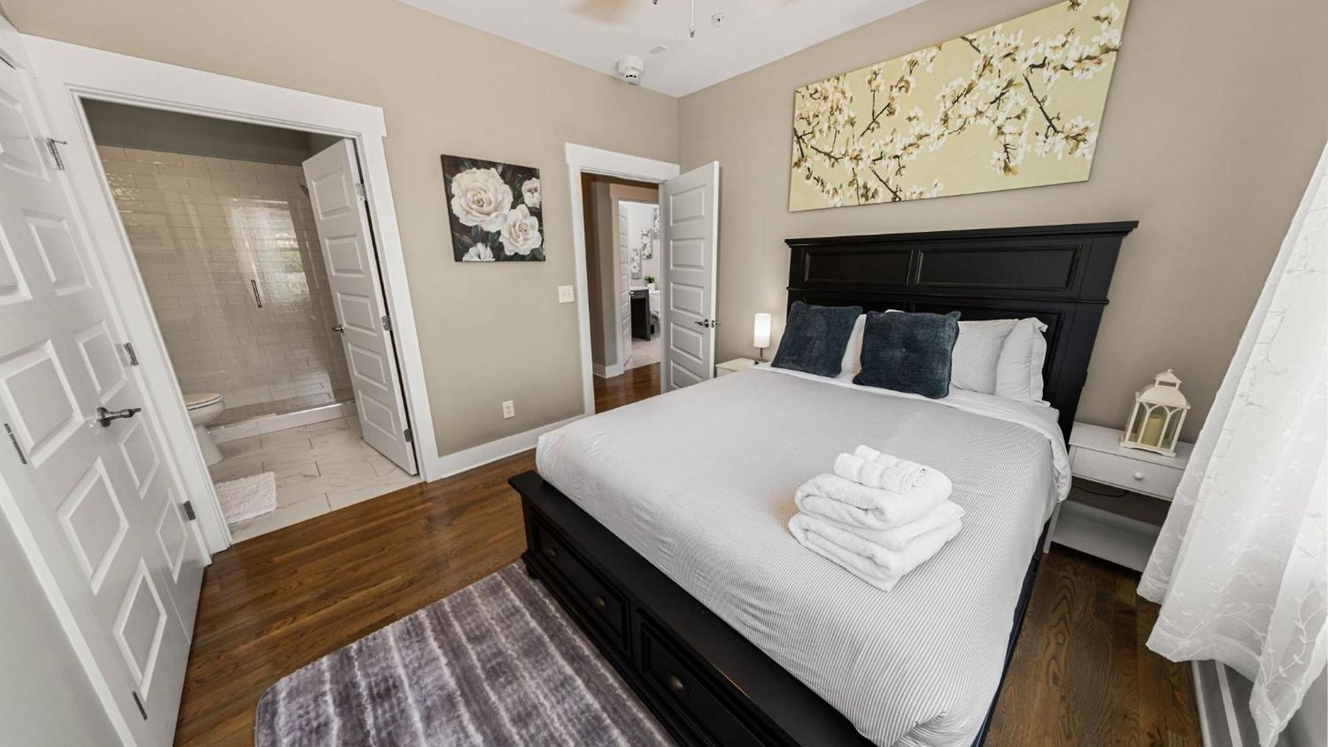 Holiday home Great Location 2 Bedroom Minutes To Downtown *