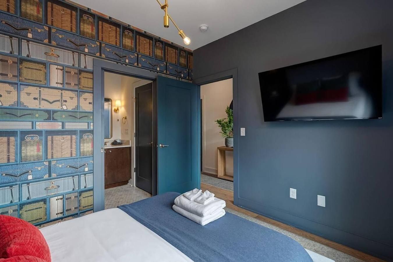 Elegant With Downtown Views Rooftop Hot Tub And Garage *