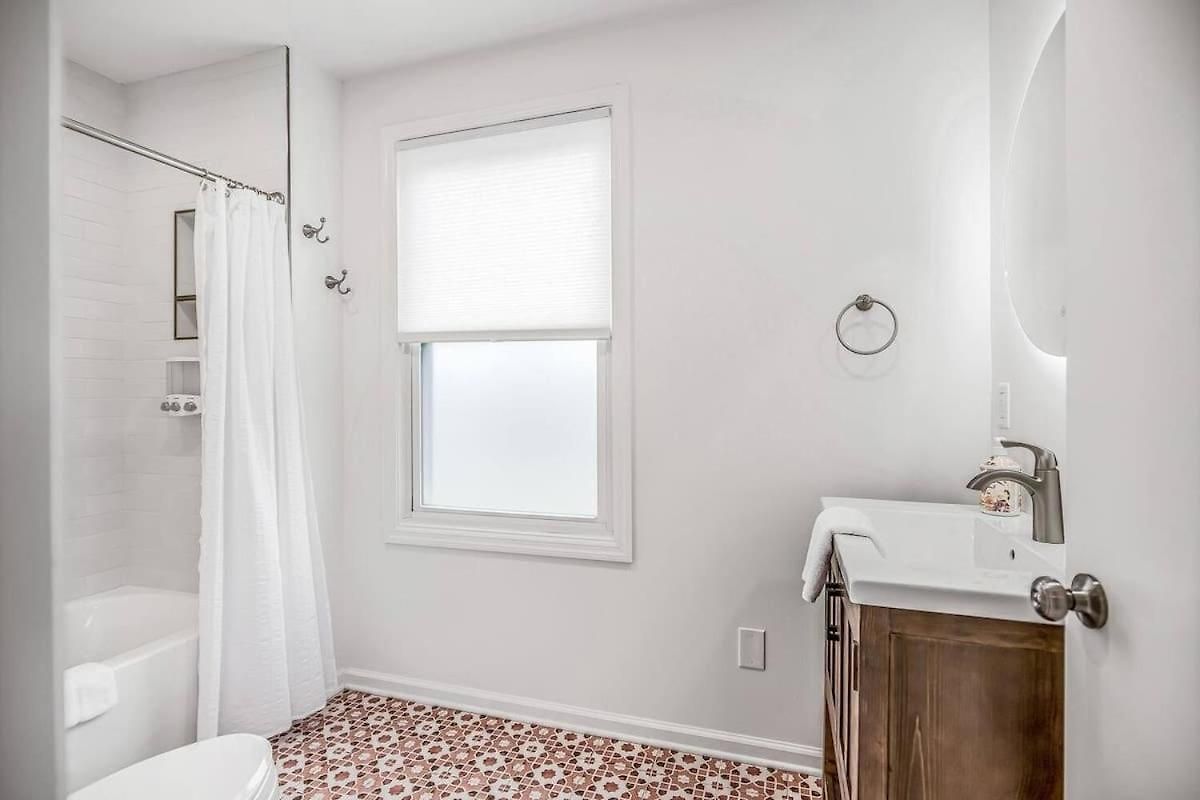 Charming Spacious - 10 Mins To Downtown Holiday home *