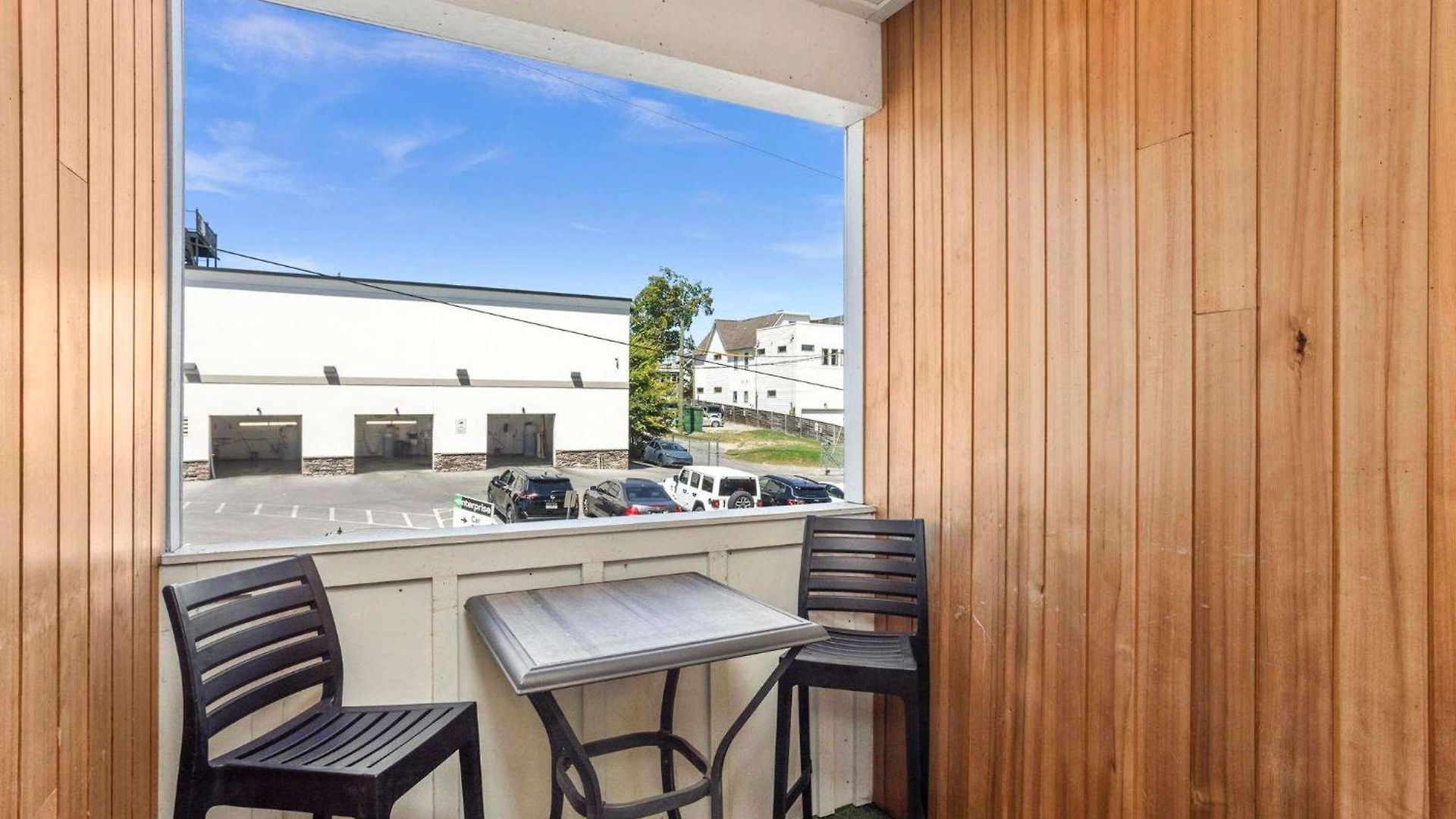 2 Units Sleeps 24 Nashville's Location Holiday home
