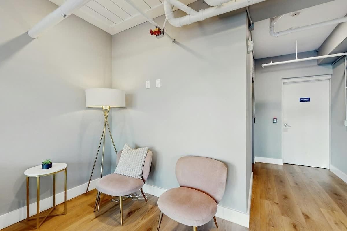 Downtown West End Retreat Near Broadway *