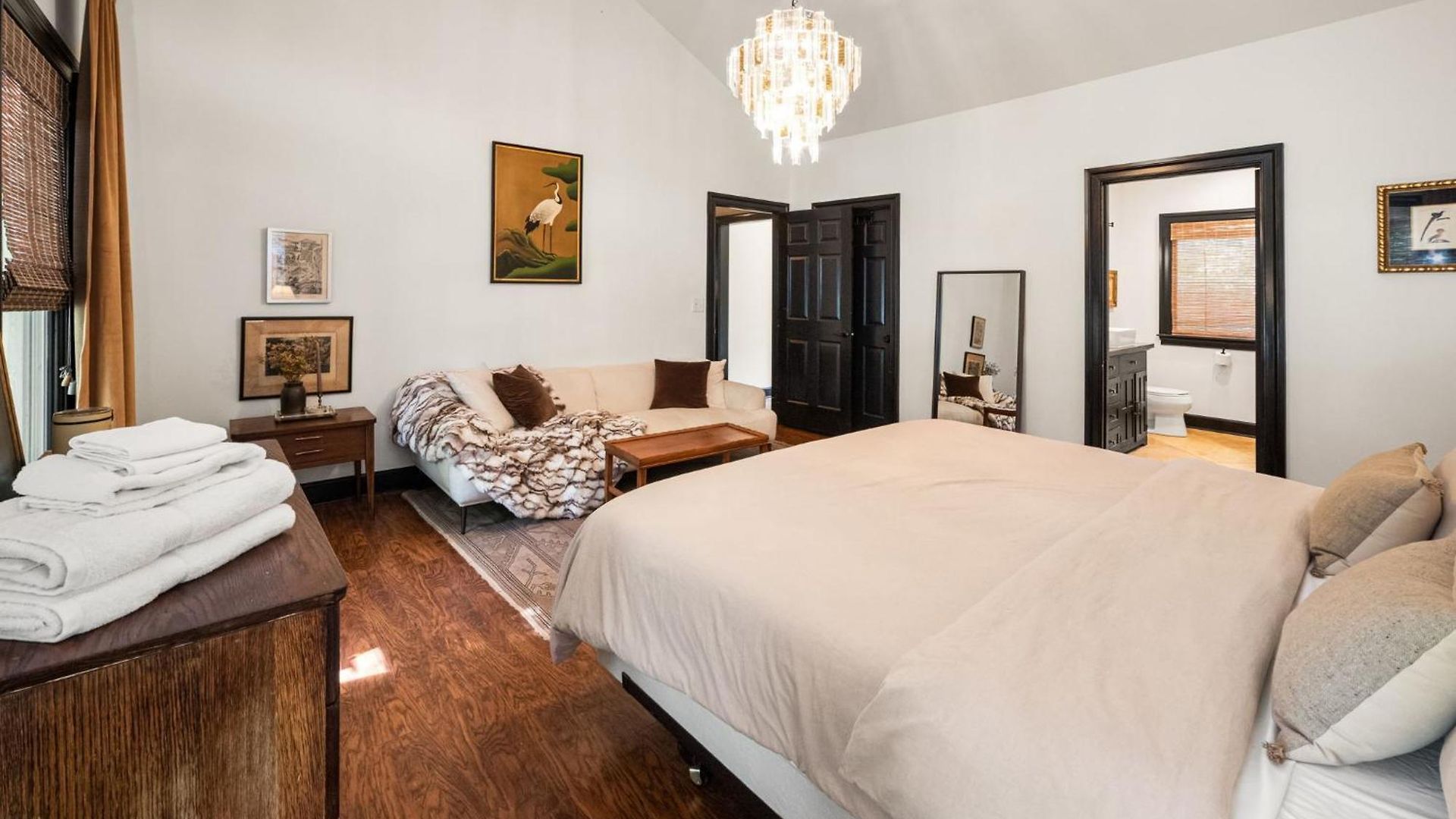 Charming East Mins From Downtown Holiday home
