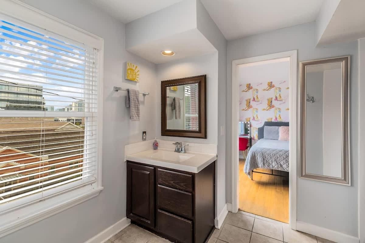 Lainey's Loft By Local *