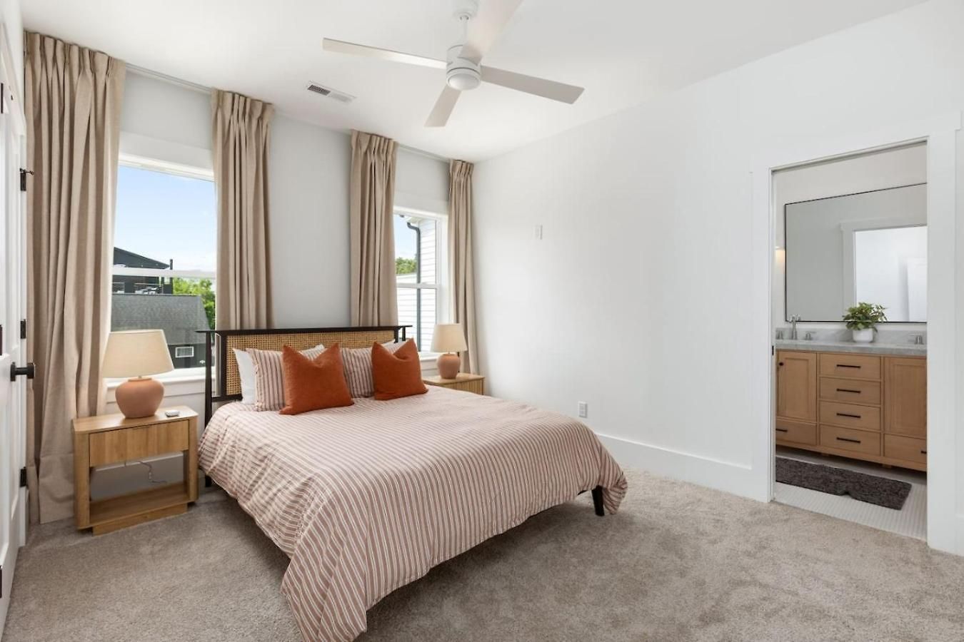 12 South With Rooftop Sauna, Wet Bar, And Two Car Garage *