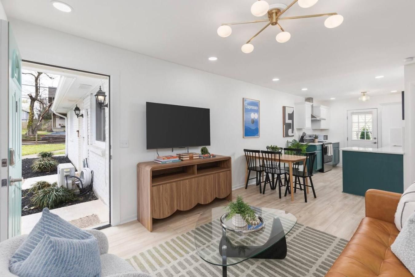 Holiday home With Fenced In Yard And Firepit, Walk To Coffee And Food