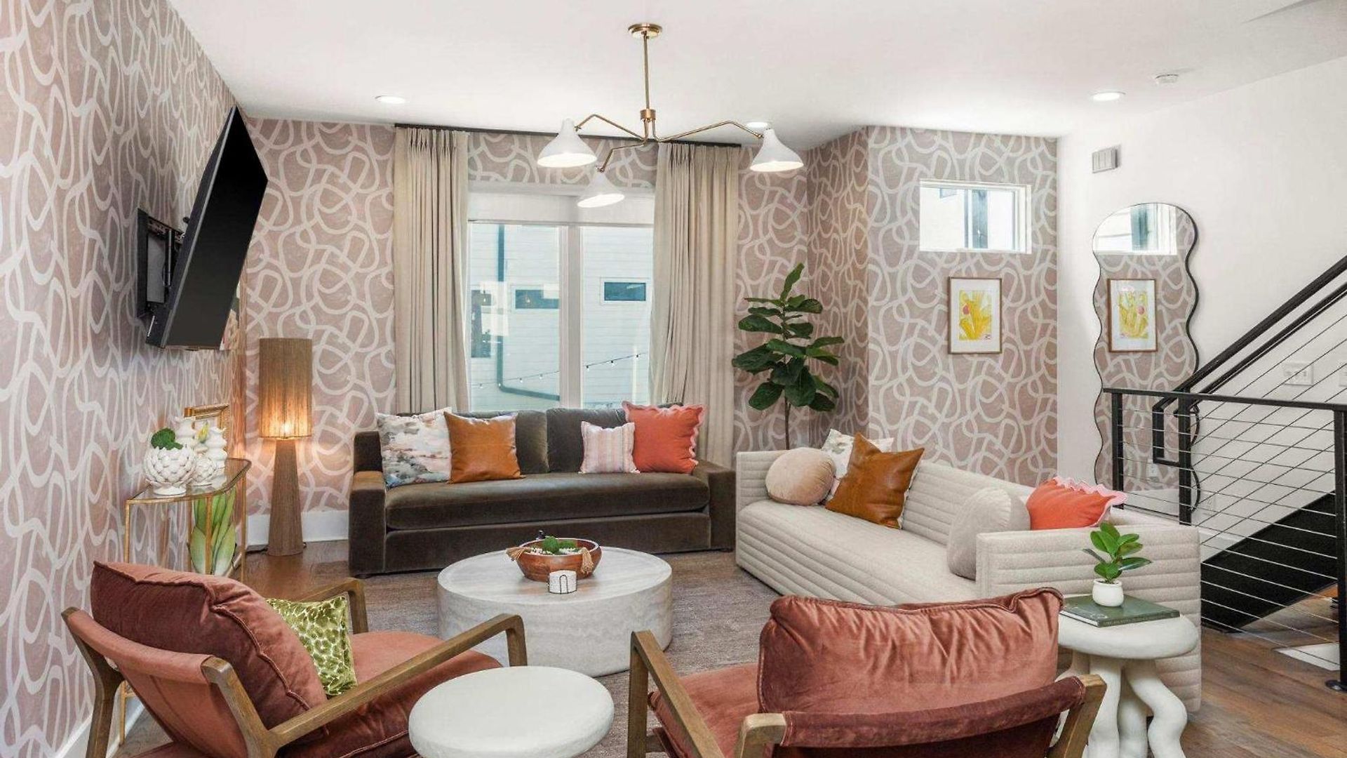 2 Units Sleeps 24 Nashville's Location