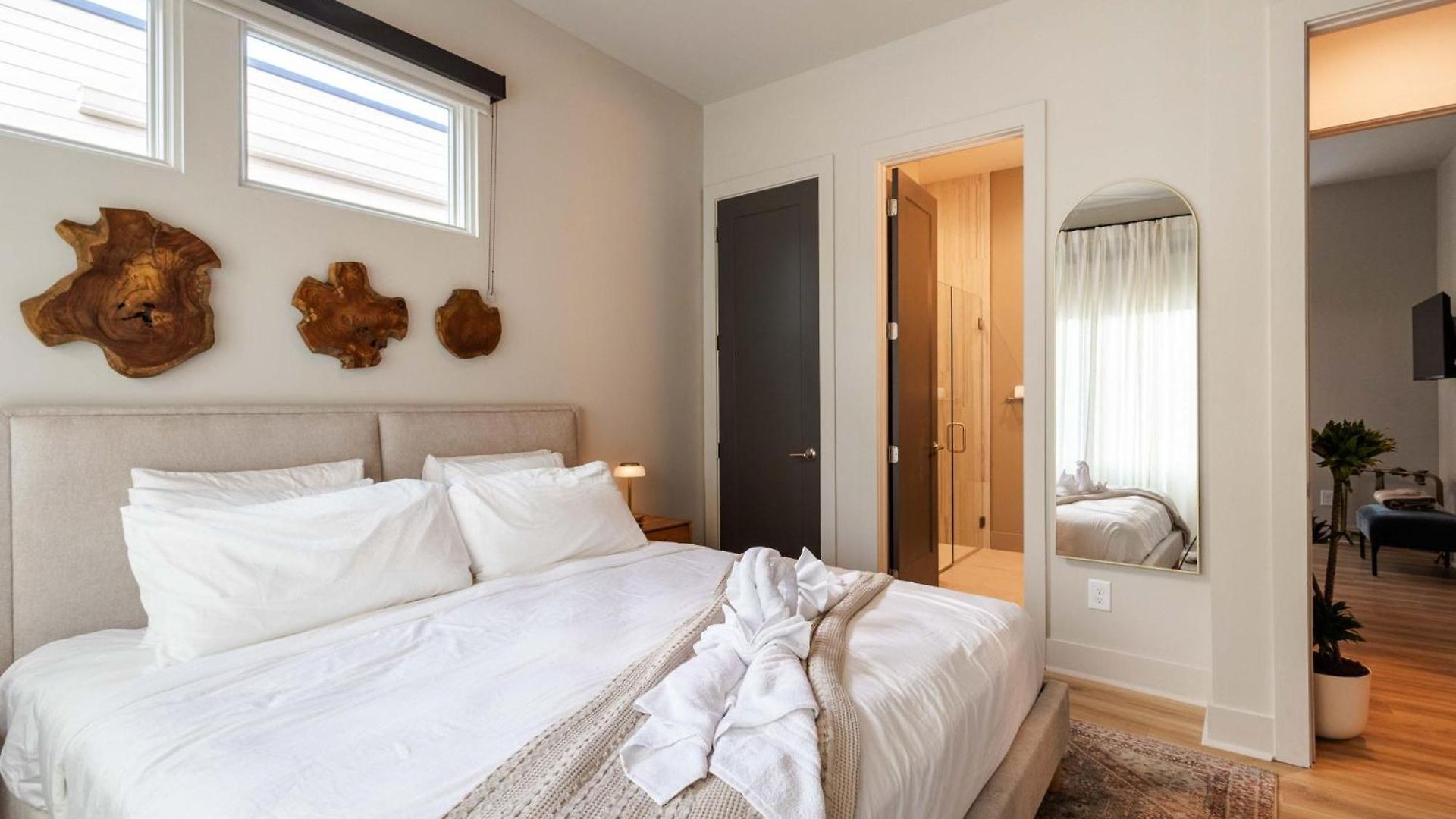 Holiday home Heated Pool + Hot Tub + Sauna • 7 Min To Broadway