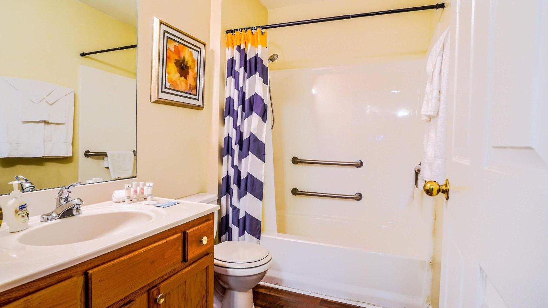 Half Of Duplex Just 2 Blocks From Hadley Park Holiday home