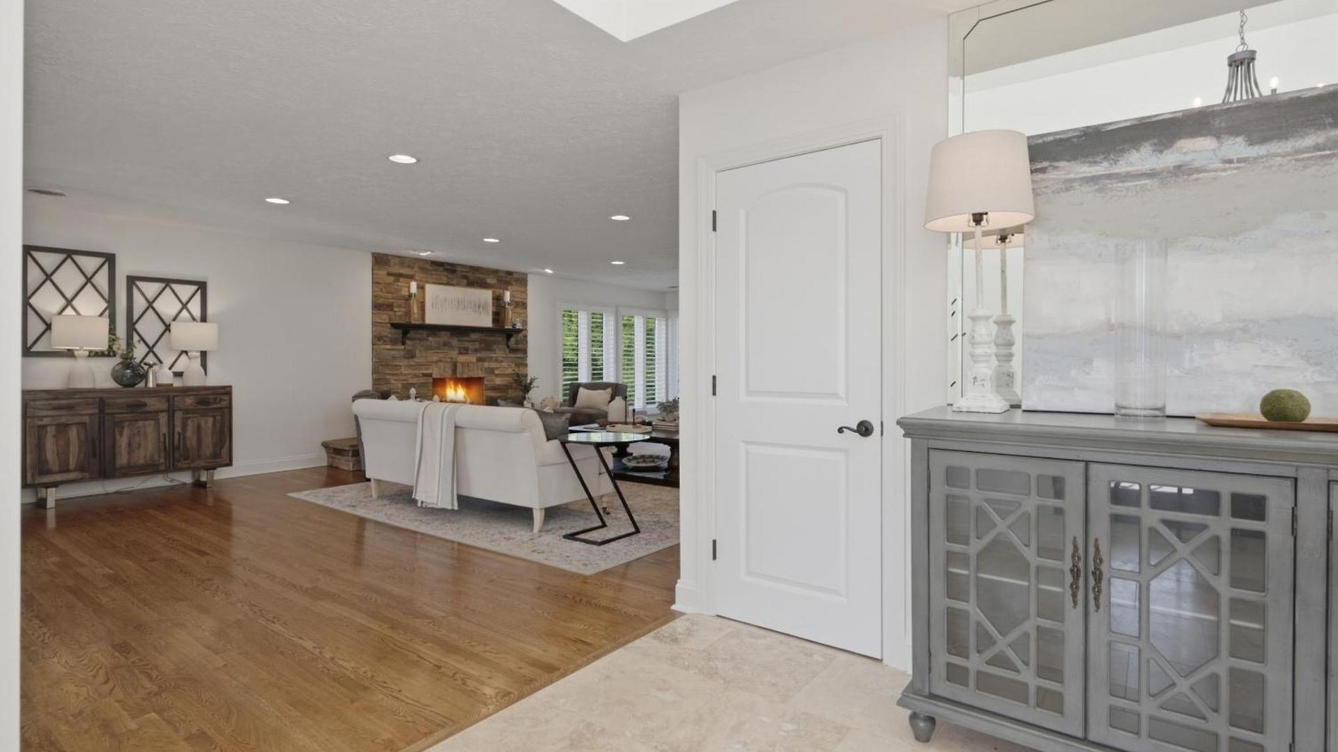 Unwind By The Fireplace In North Holiday home *