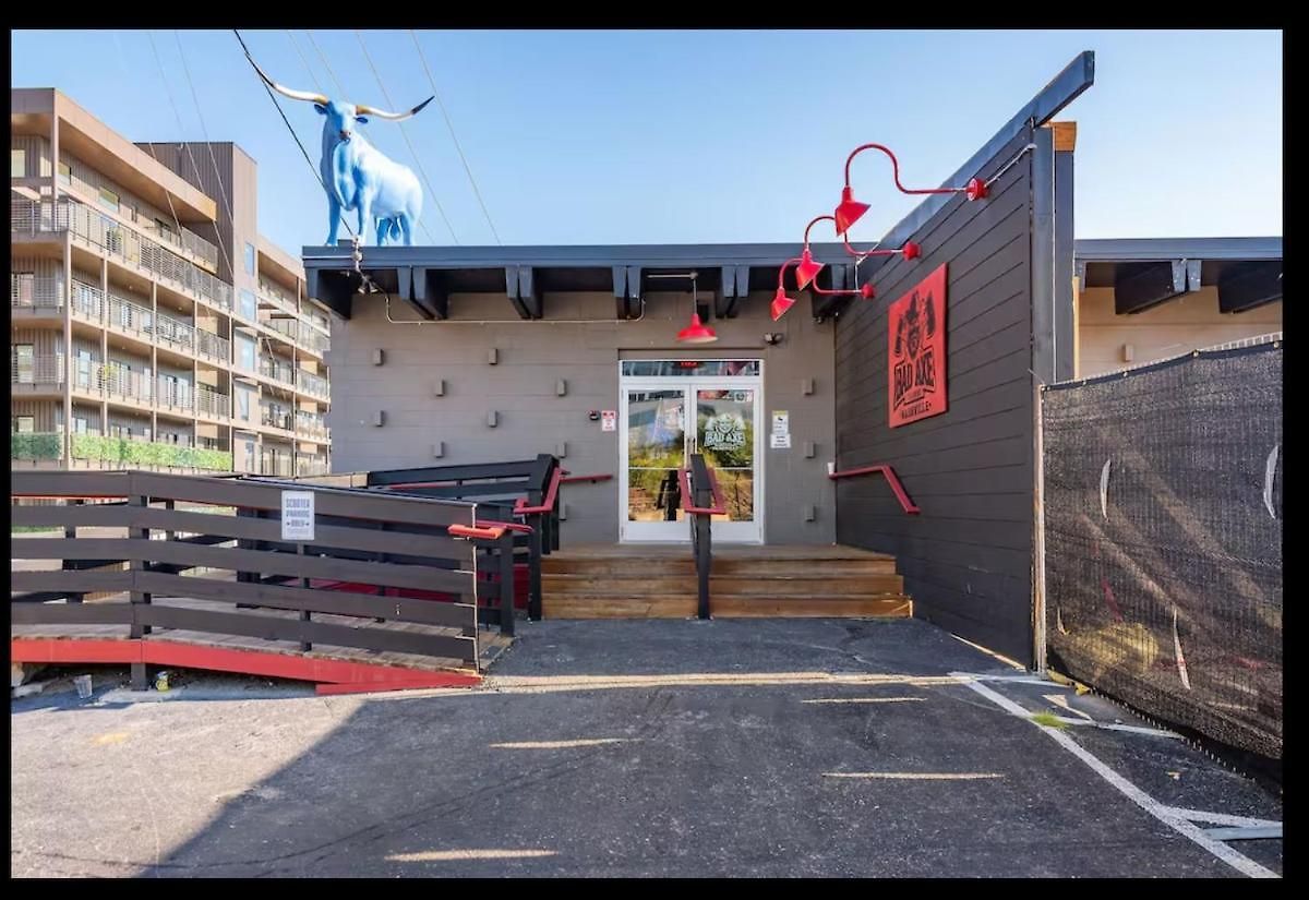 Old School Cool 3br Minutes To Downtown Holiday home