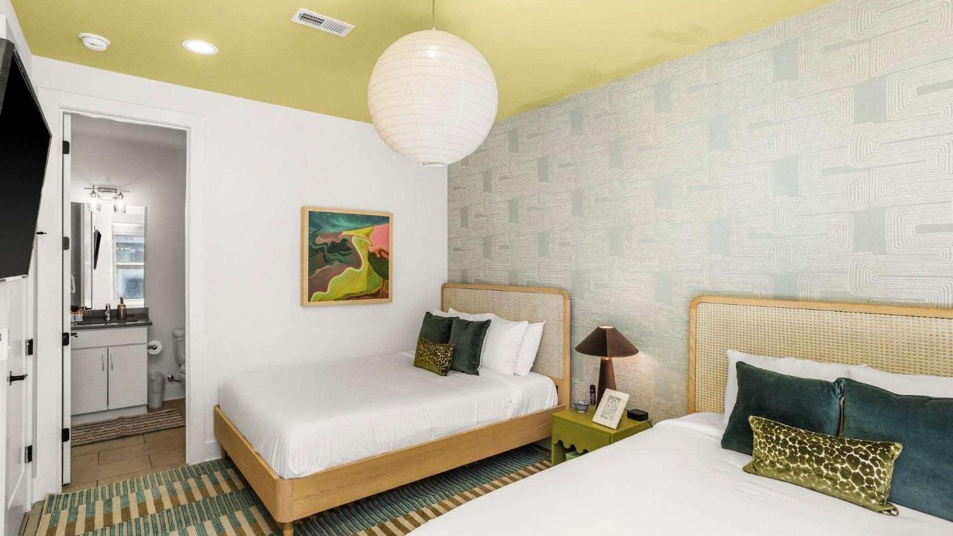 2 Units Sleeps 24 Nashville's Location Nashville