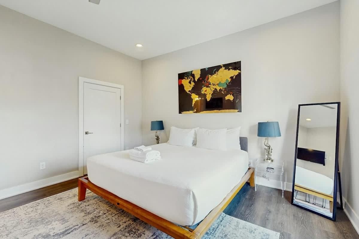 Downtown West End Retreat Near Broadway Holiday home