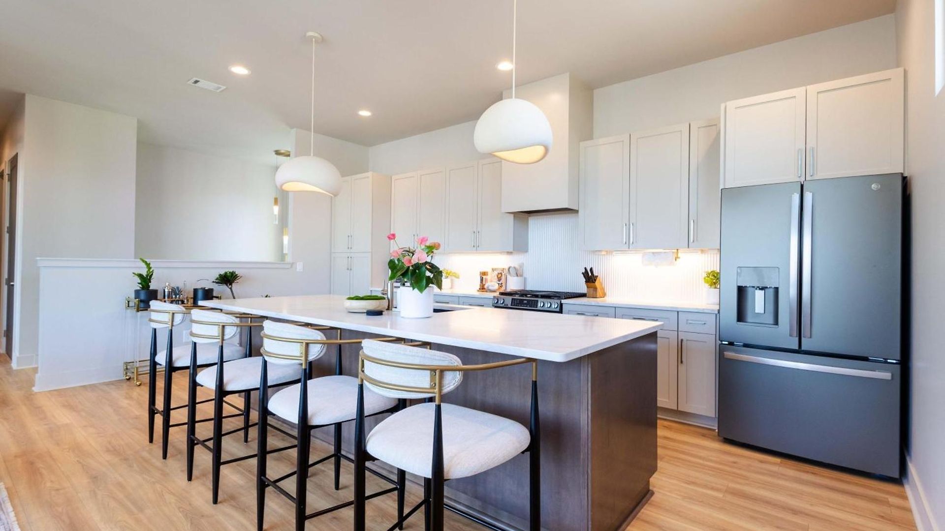 The Amenities | Heated Pool | 7 Mins-broadway *