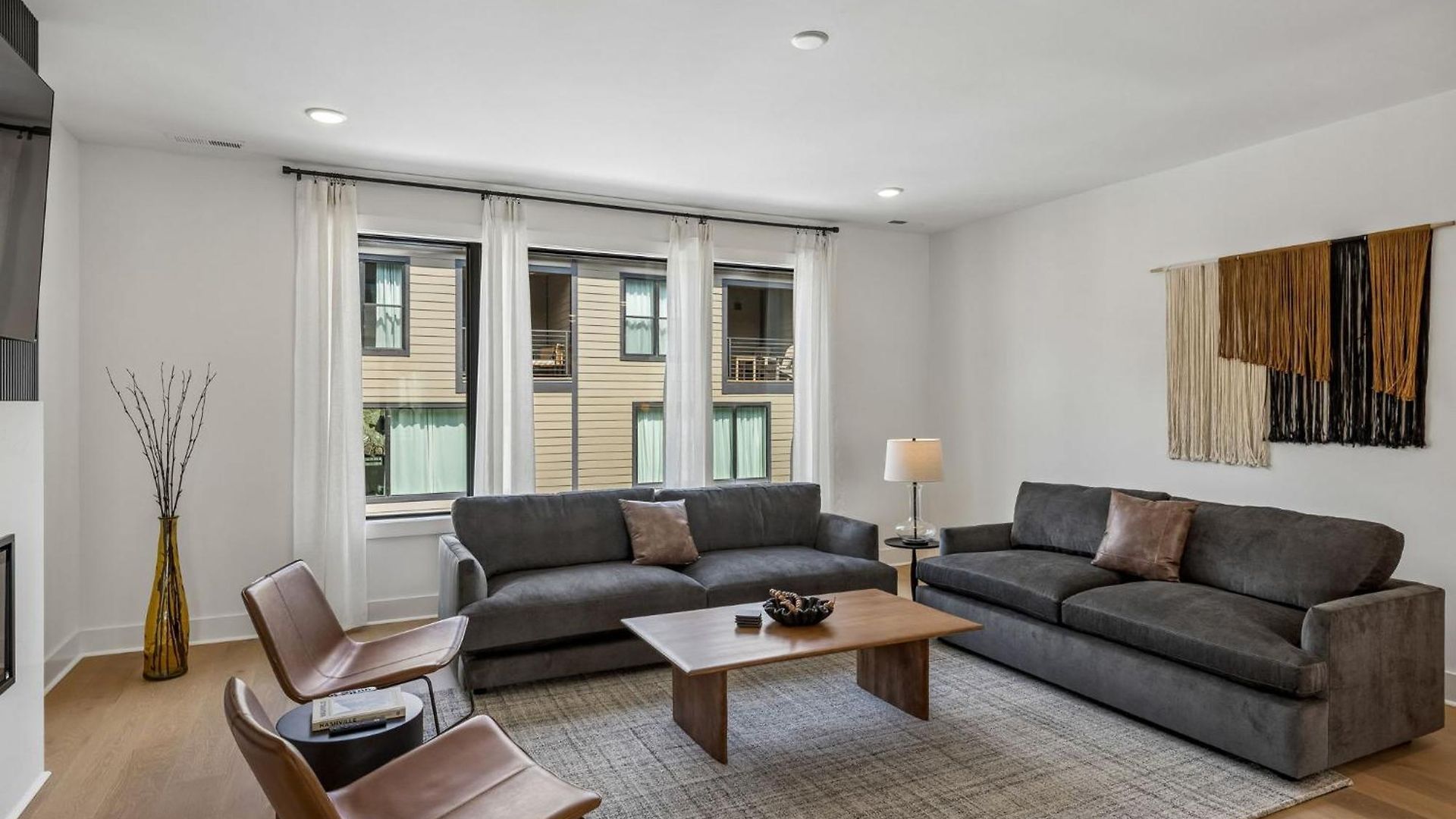 Contemporary Townhome Rooftop Hot Tub & Fireplace Holiday home
