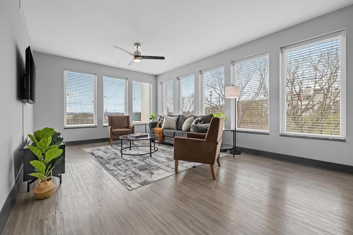 Holiday home Luxe 2br W Views Near Broadway & Music Row