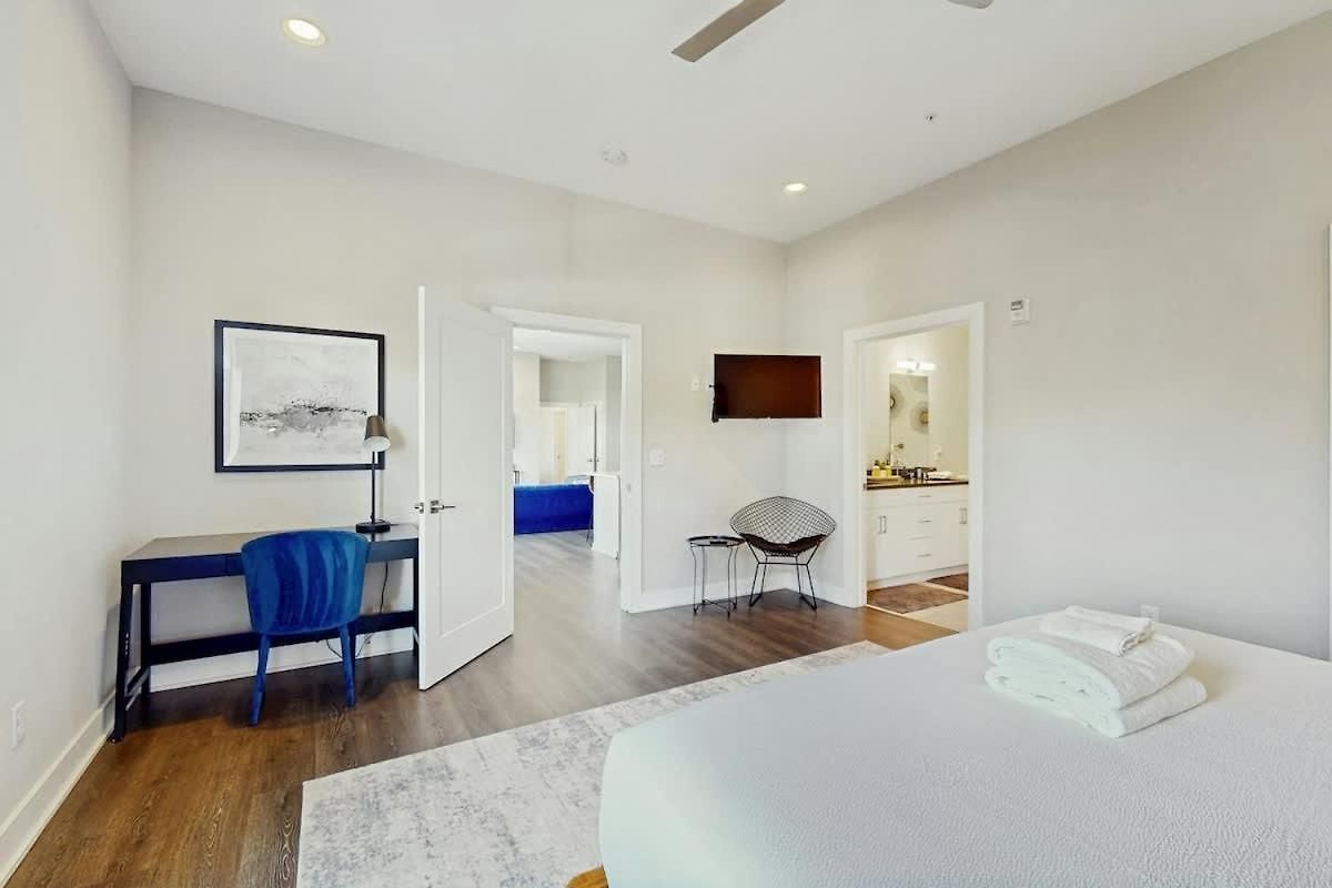 Downtown West End Retreat Near Broadway *
