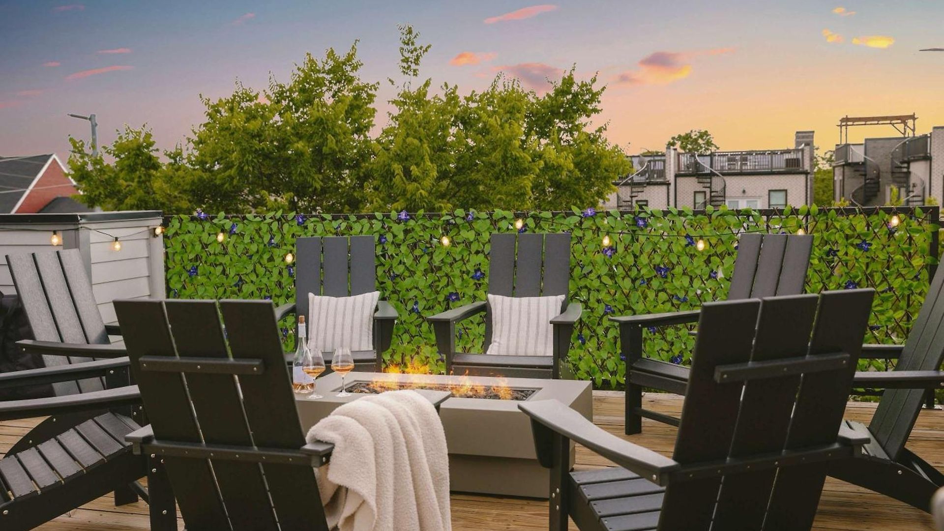 The Velvet Spur - Rooftop Retreat Near Germantown Holiday home Nashville