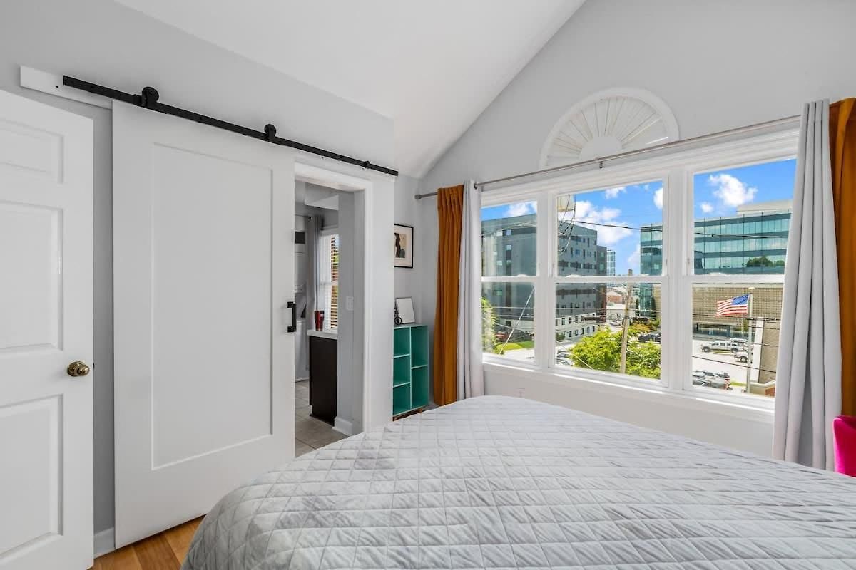 Lainey's Loft By Local