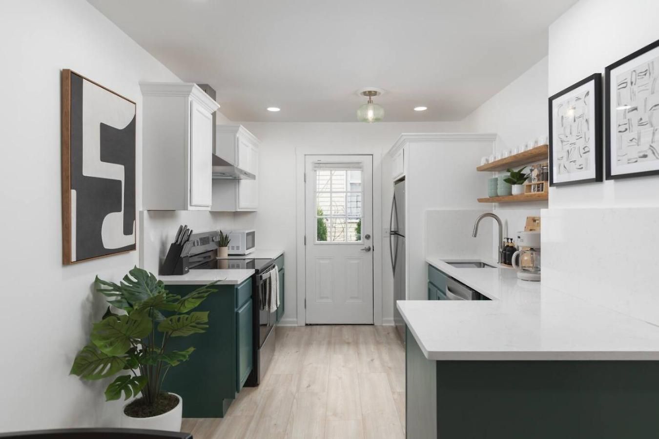 With Fenced In Yard And Firepit, Walk To Coffee And Food * Nashville