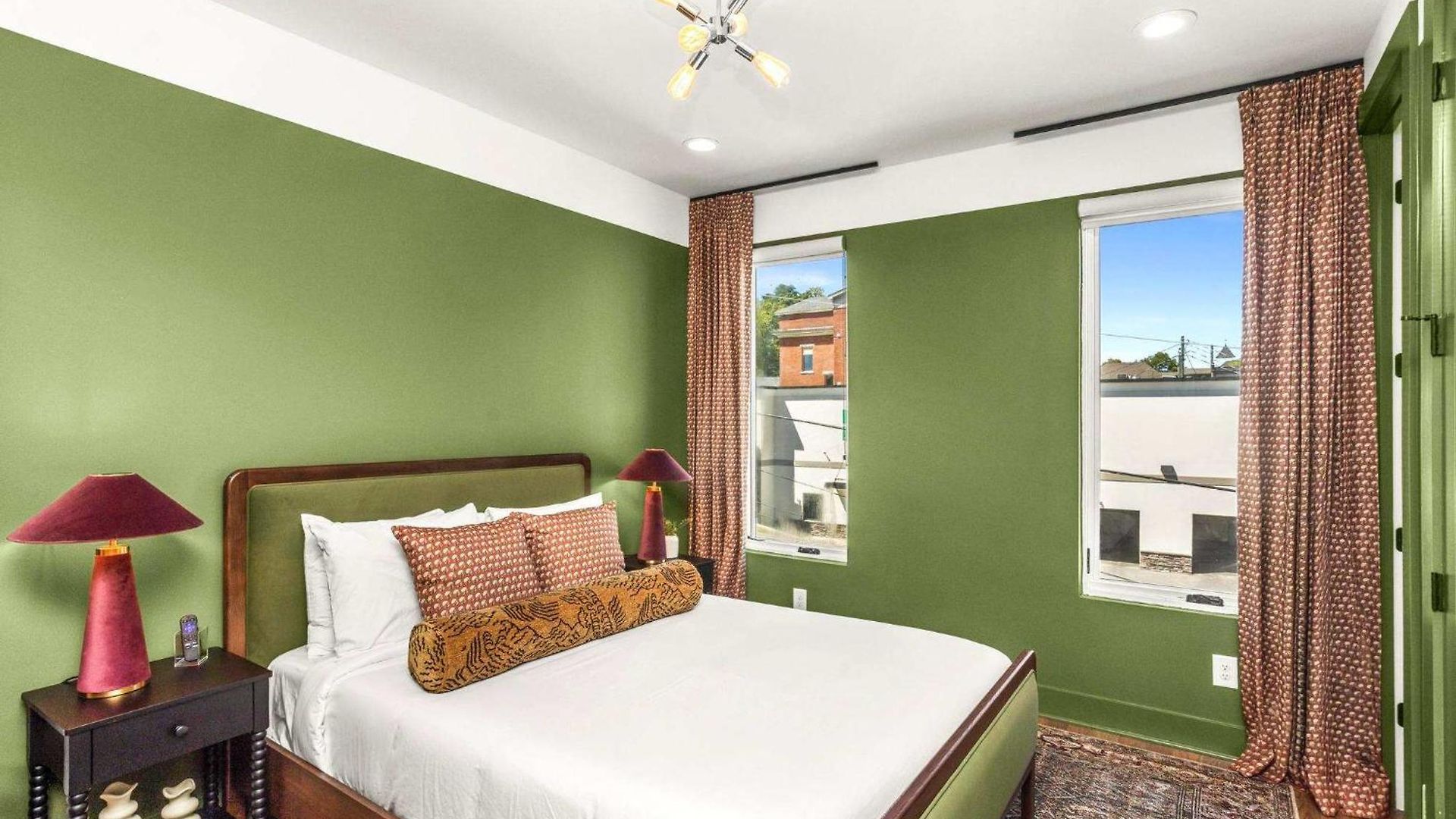 2 Units Sleeps 24 Nashville's Location Holiday home