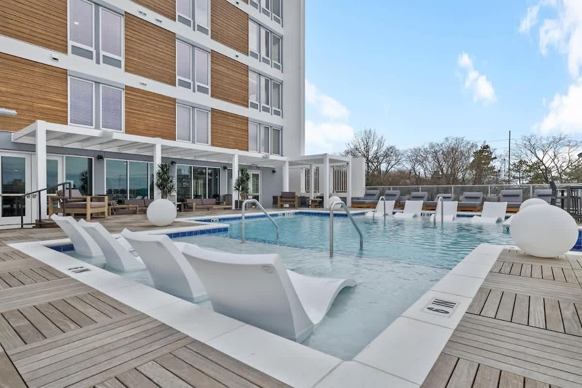 Holiday home Luxe 2br W Views Near Broadway & Music Row *