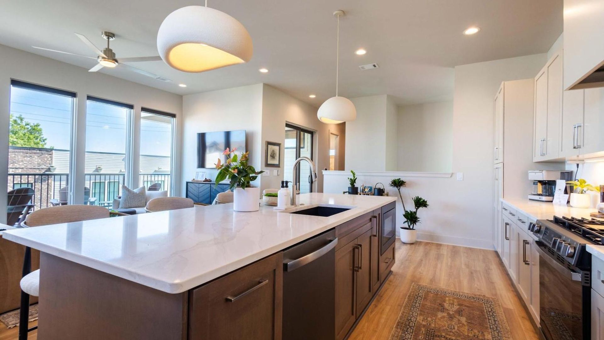 The Amenities | Heated Pool | 7 Mins-broadway Holiday home