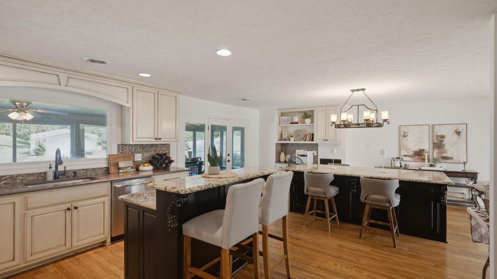 Unwind By The Fireplace In North *