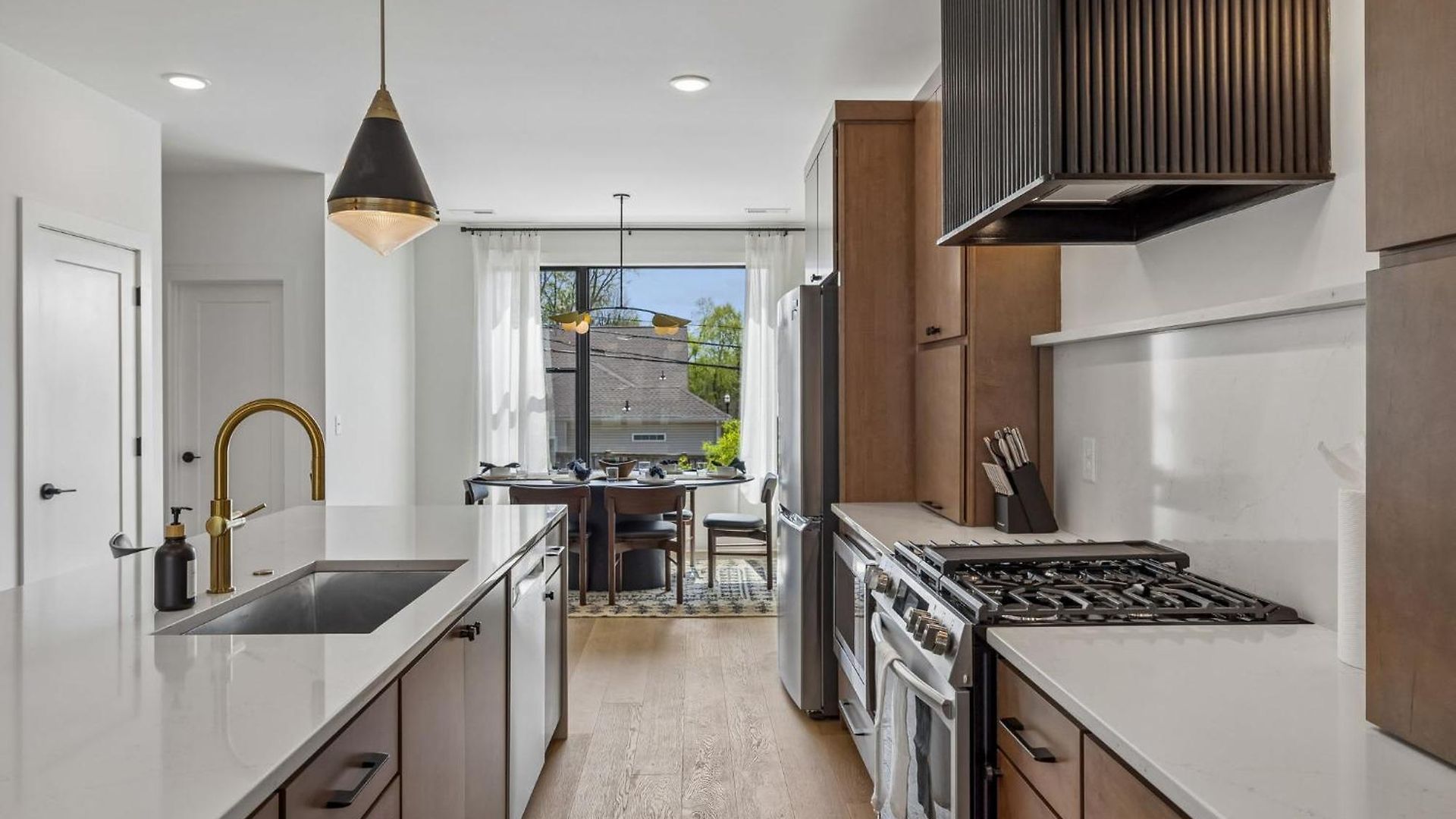 Holiday home Contemporary Townhome Rooftop Hot Tub & Fireplace