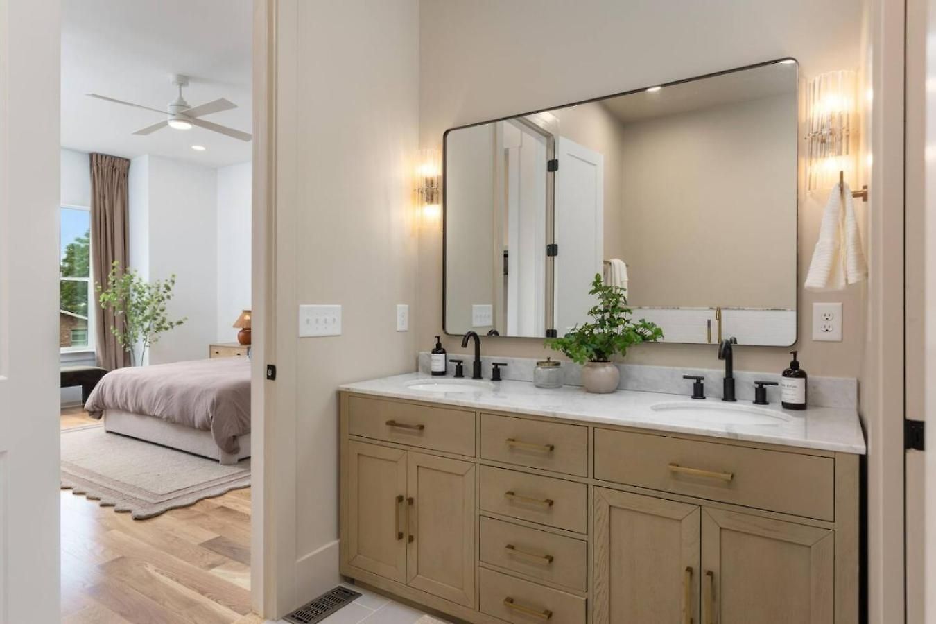 12 South With Rooftop Sauna, Wet Bar, And Two Car Garage