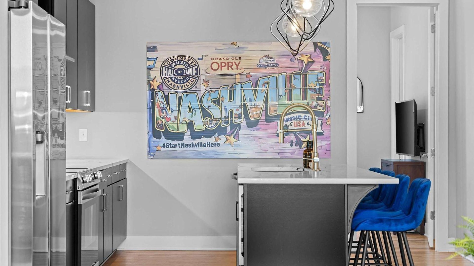 Sounds Like Fun- Hot Tub & Rooftop Views * Nashville
