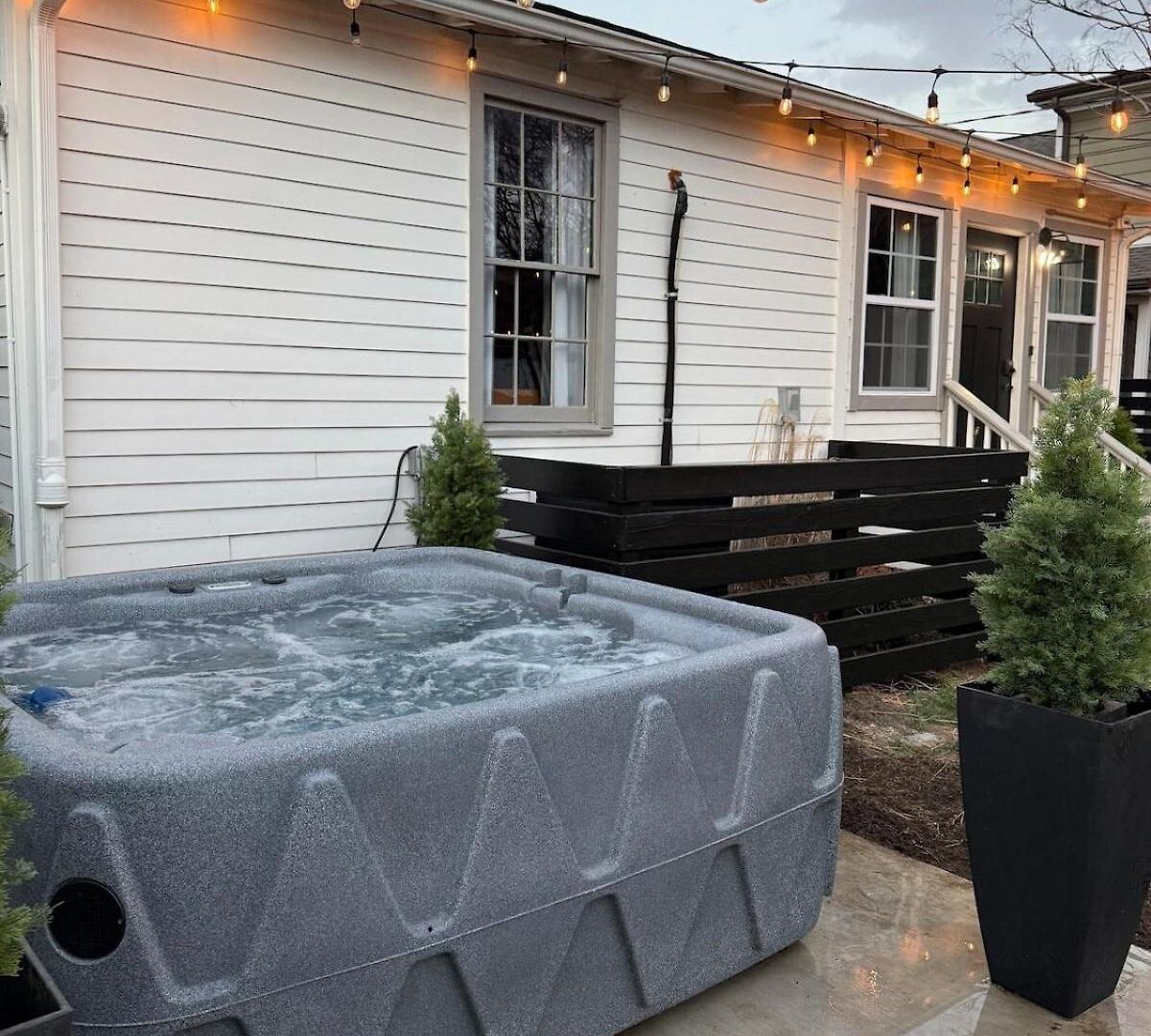 Holiday home Speakeasy. East Nash. Hot Tub. Mins To Broadway