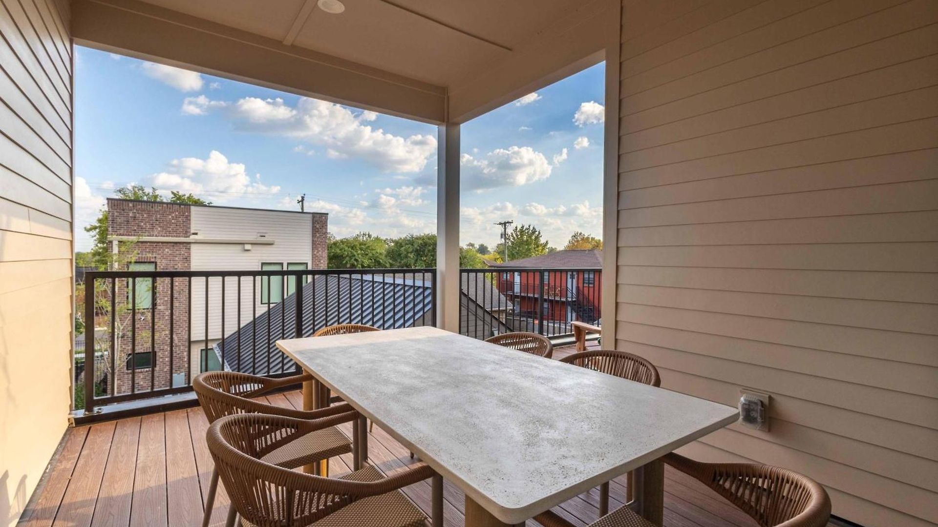 Modern Comfort | Pool, Fitness & Firepit * Nashville