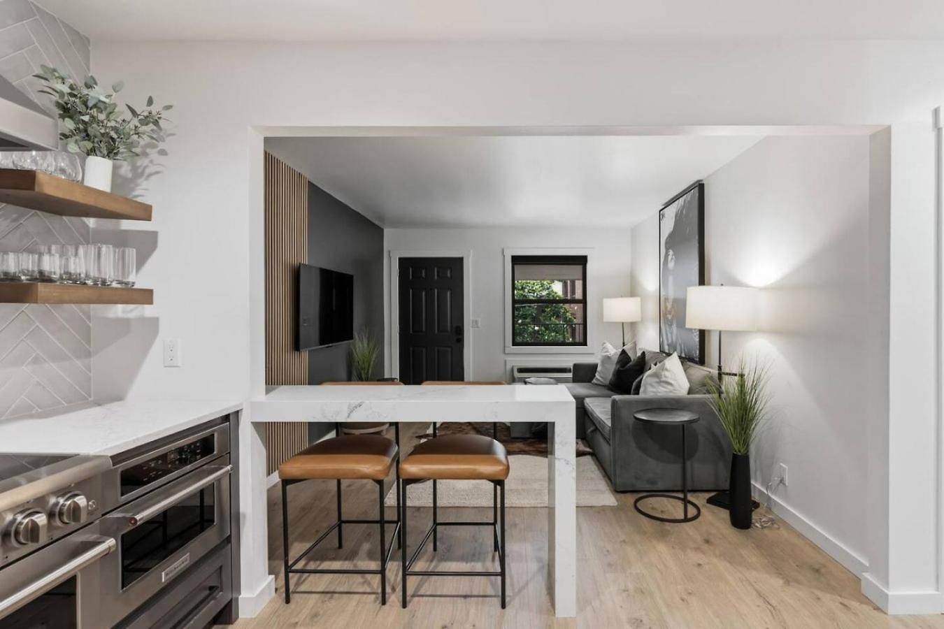 Walk To Music Row And Vanderbilt, Only 1 Mile To Broadway Holiday home Nashville