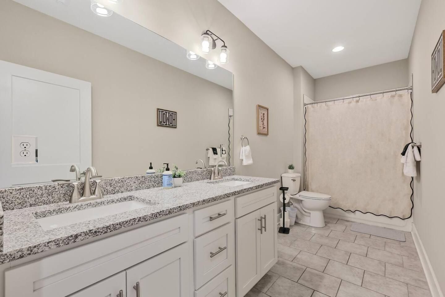 10 Mins To Broadway & Dt King Suites, Sleeps 12