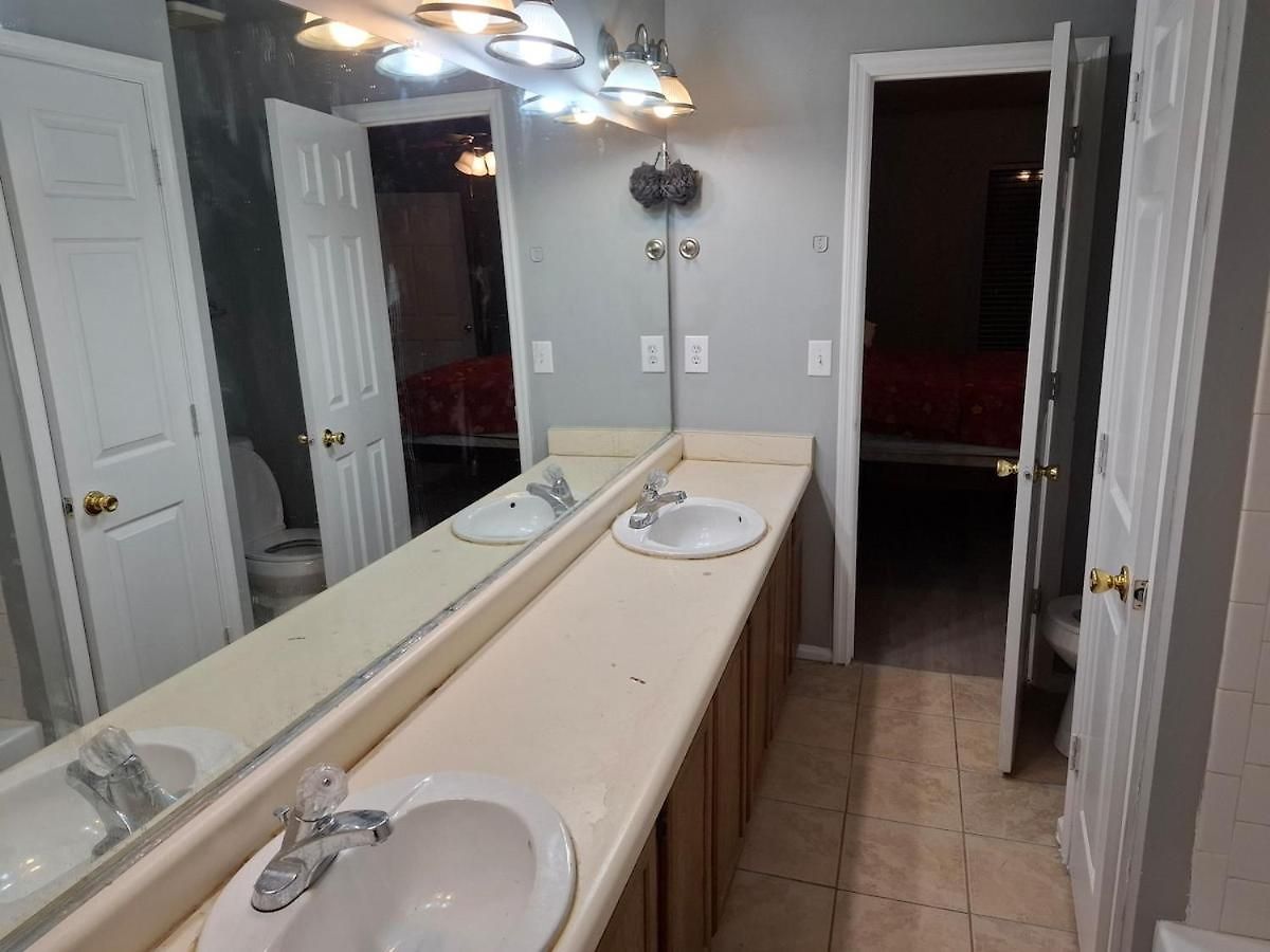 Old School Cool 3br Minutes To Downtown Holiday home *