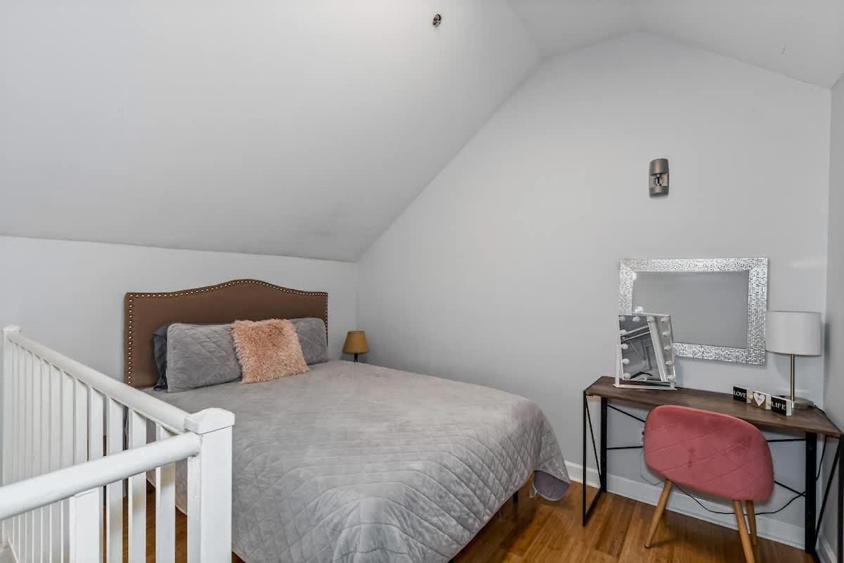 Lainey's Loft By Local *