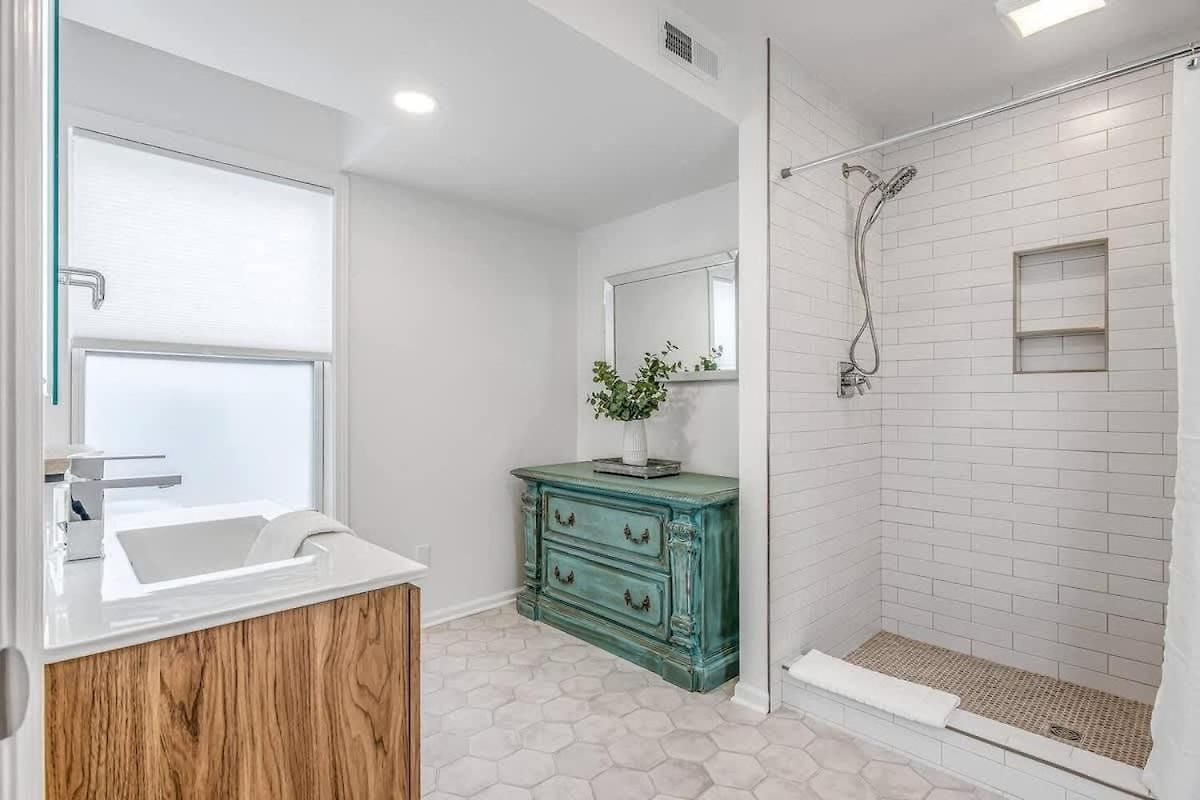 Charming Spacious - 10 Mins To Downtown