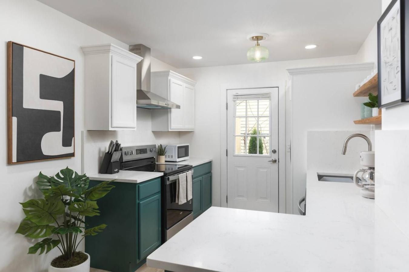 With Fenced In Yard And Firepit, Walk To Coffee And Food Holiday home Nashville