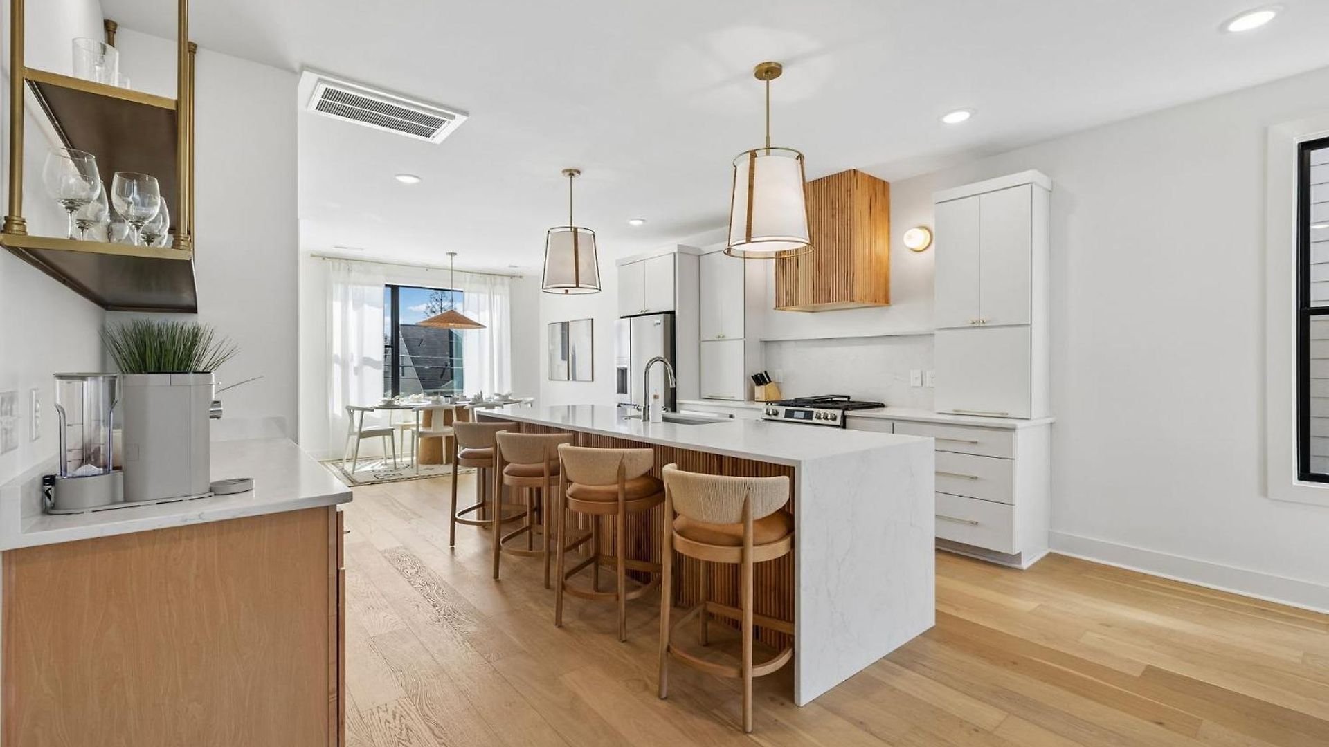 Fancy Townhouse With Rooftop Hot Tub & Fireplace Nashville