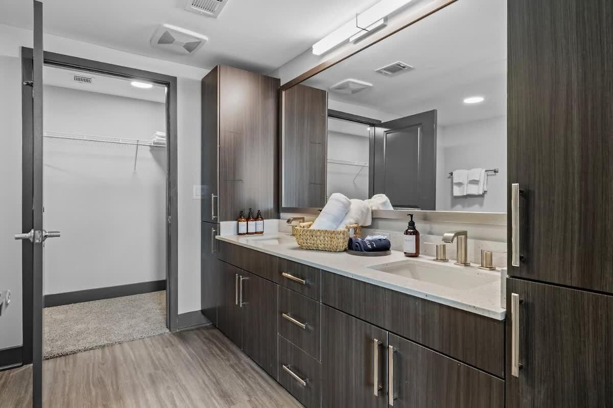 Holiday home Luxe 2br W Views Near Broadway & Music Row Nashville