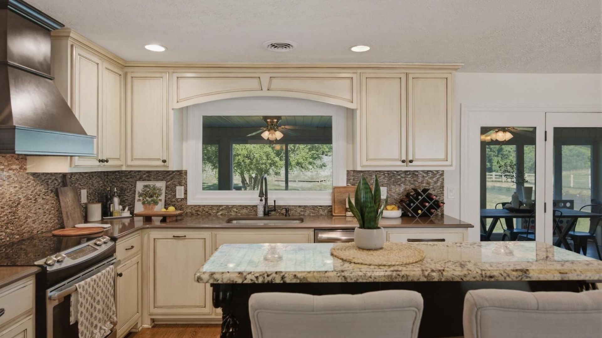 Unwind By The Fireplace In North *