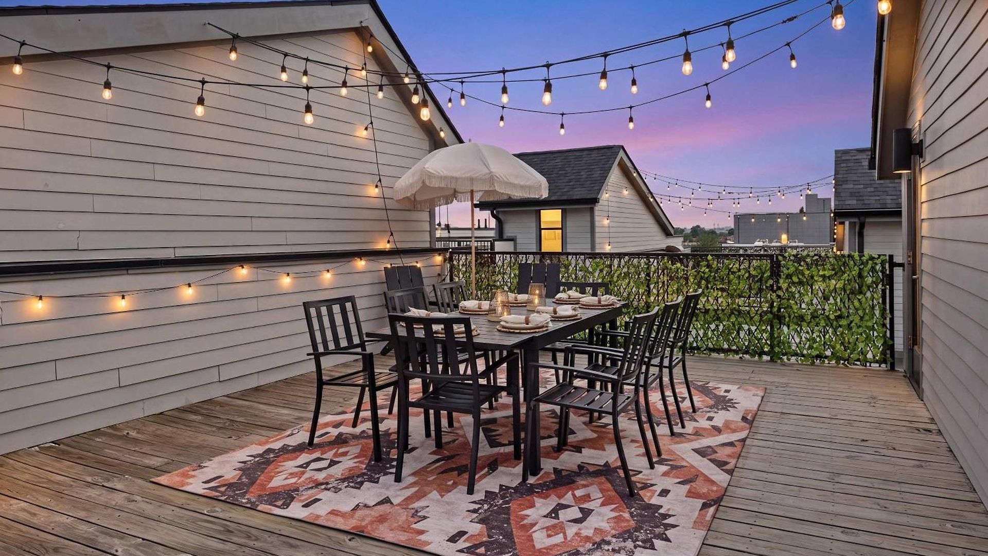 The Velvet Spur - Rooftop Retreat Near Germantown Holiday home Nashville