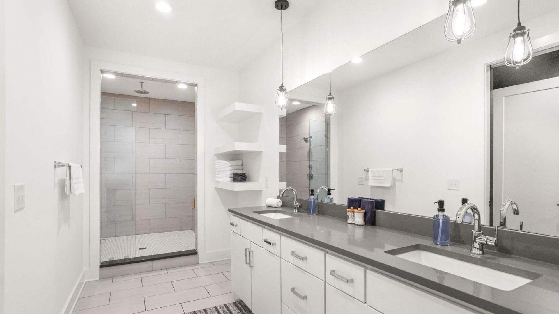 2 Units Sleeps 24 Nashville's Location *