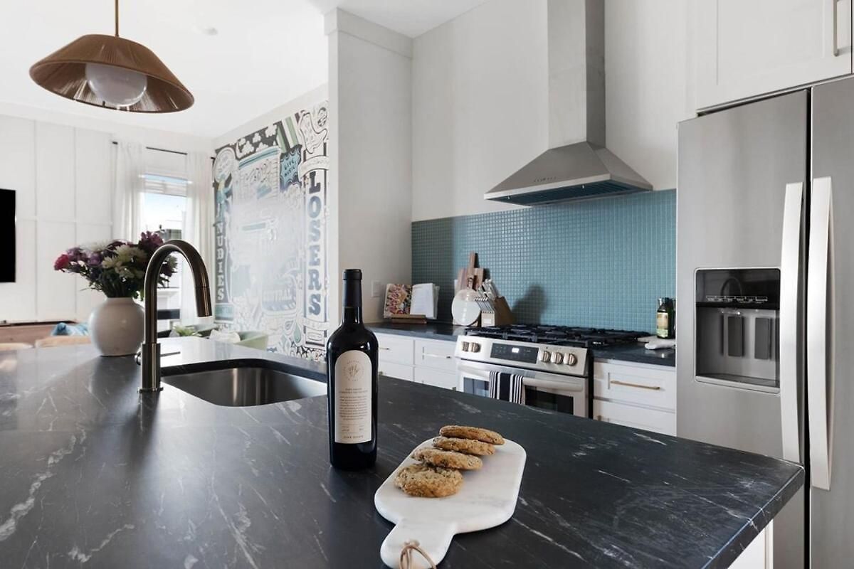 The Duet - Rooftop Lounge - 5 Mins To Broadway Holiday home